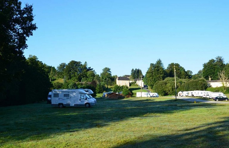 Parking des rivières (19 - Treignac)