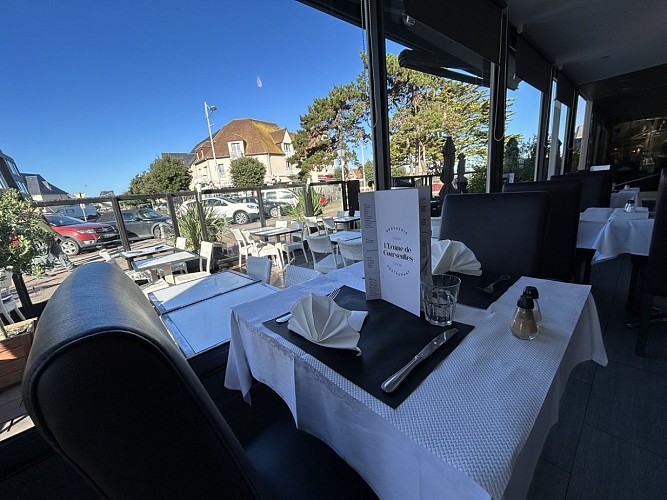 Ecume de Courseulles-table-fenêtre