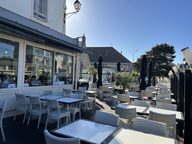 Ecume de Courseulles-terrasse