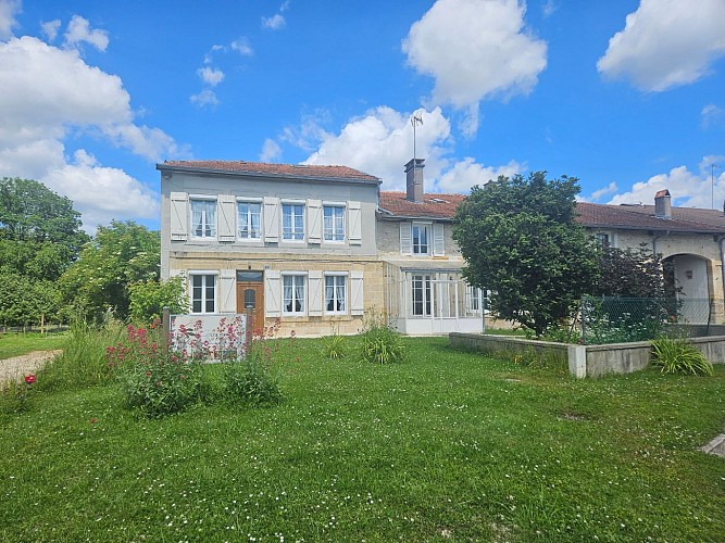 Meublé le chat Moustic