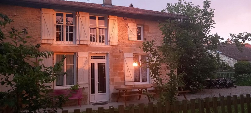 Meublé le chat Moustic