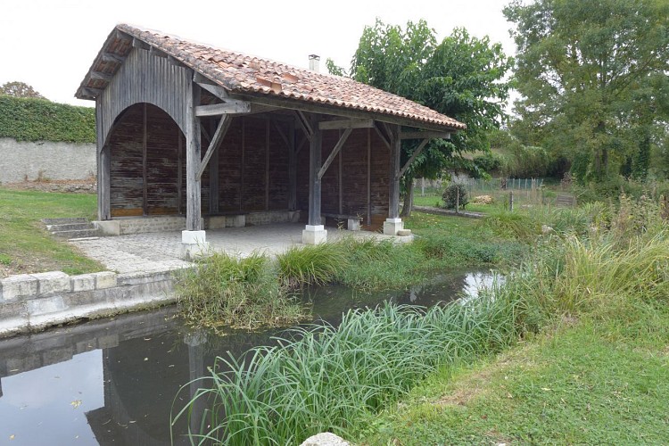 Lavoir du bourg de Gurat