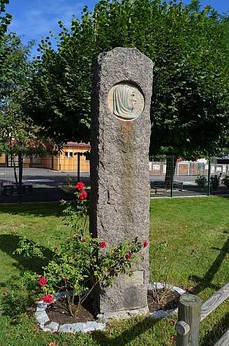 Le jardin paroissial et son memorial du Saint-Mont
