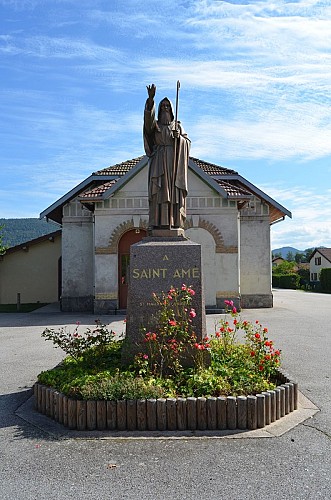 Le jardin paroissial et son mémorial du Saint-Mont