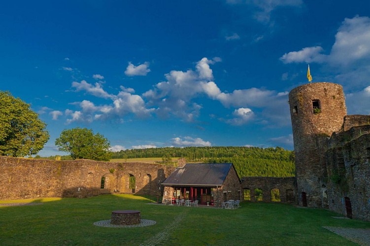 Burg reuland burgruine 13 c markus balkow ostbelgien.eu