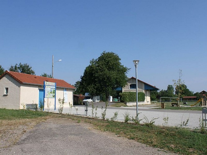 AIRE DE STATIONNEMENT DE MAXEY SUR MEUSE