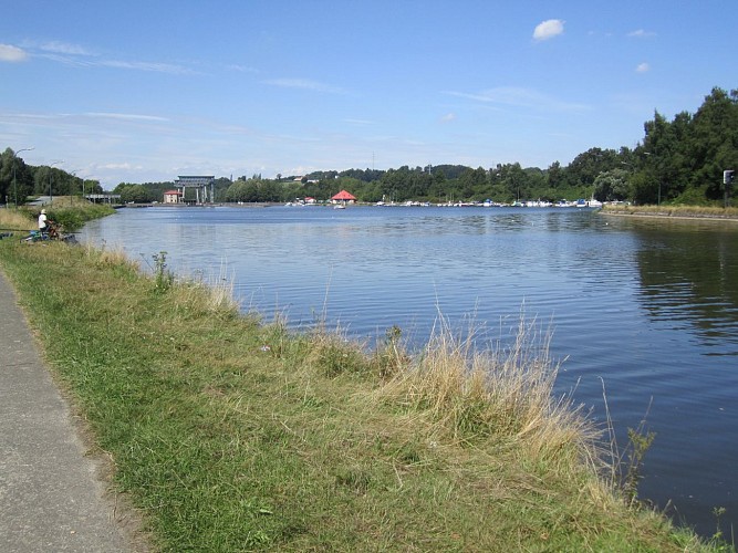 Ittre - Port de plaisance sur le canal