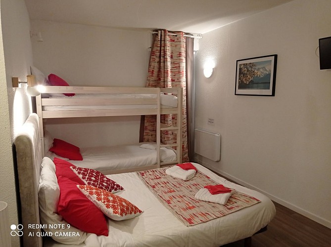 Hôtel du Pic d'Anie - Chambre familale (©ROUSSEL ISABELLE)