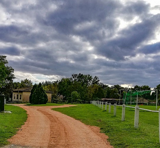 Cadours_Aire_camping_cars©Tourisme_Hauts_Tolosans