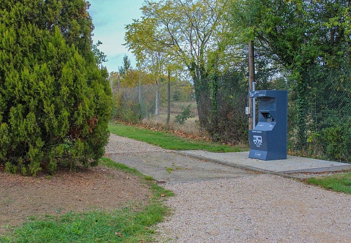 borne_flot_bleu_camping-car_Cadours_©Tourisme_Hauts_Tolosans (4) - Copie