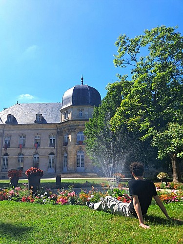 DER PARK DES RATHAUSES