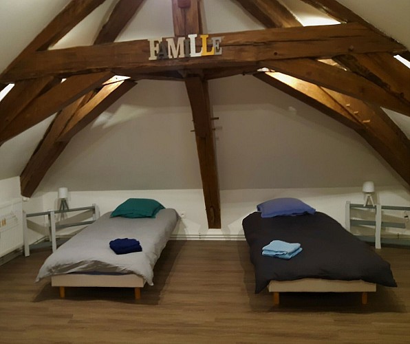 chambre 5 dortoir familial 4 lits 90 + coin lavabo