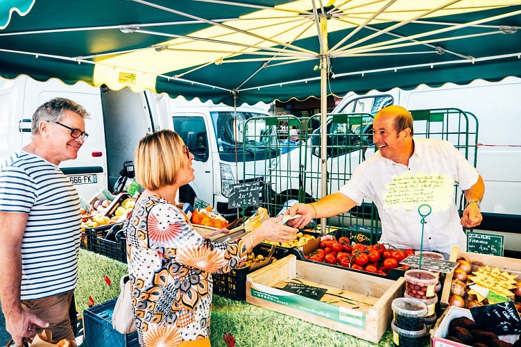 La Place du marché et son ancienne halle aux grains