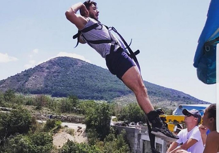 Saut à l’élastique dans la vallée des Gorges du Verdon