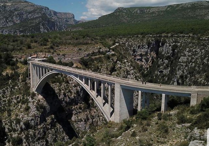 Saut à l’élastique dans la vallée des Gorges du Verdon