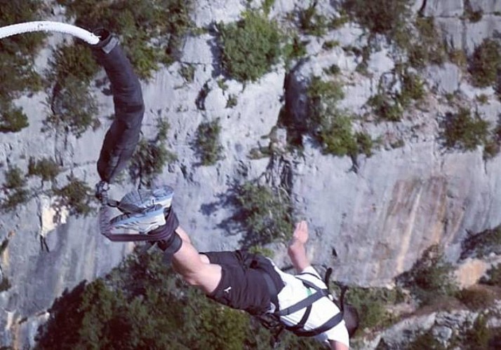 Saut à l’élastique dans la vallée des Gorges du Verdon