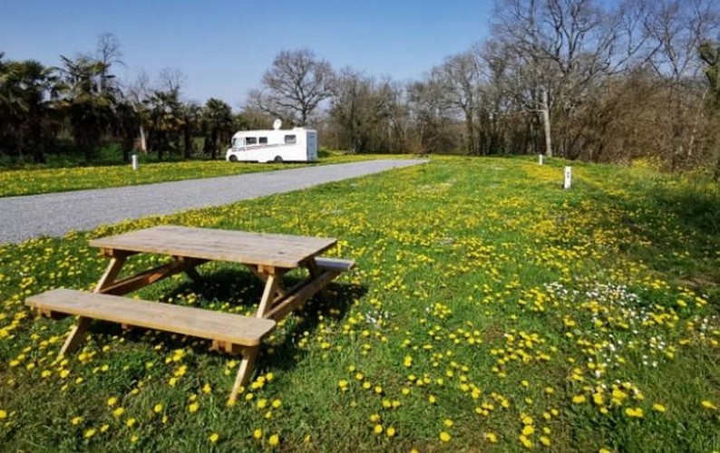 Aire de camping Car Montfort 3