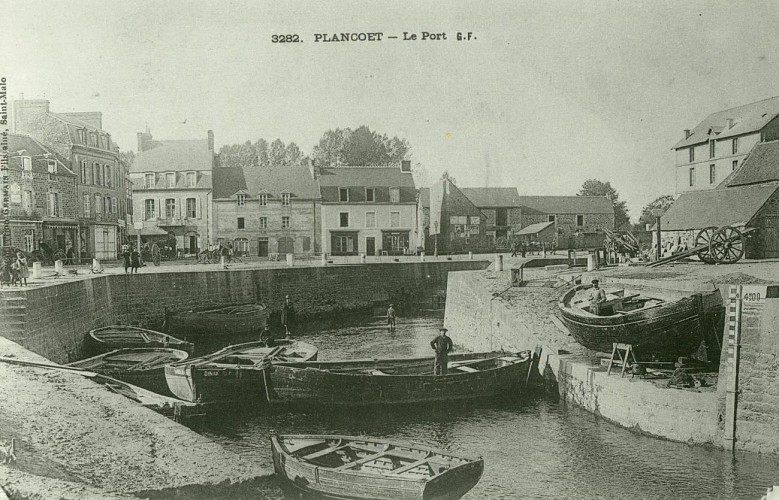 Les bateaux du port de Plancoët