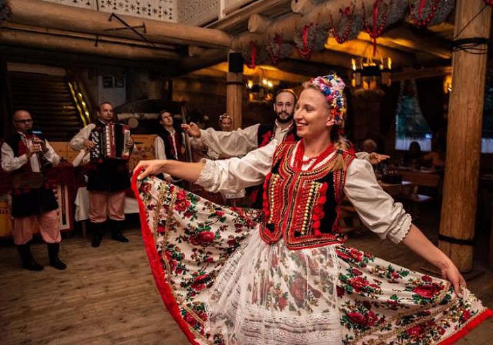 A traditional evening in Krakow: Dinner & Folk Show