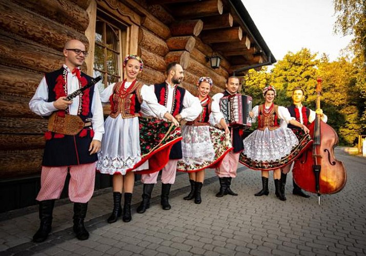 A traditional evening in Krakow: Dinner & Folk Show