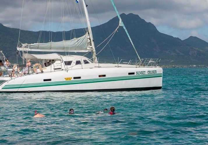 Autres Croisière en catamaran à l'île Maurice Arrêt à l'île aux Bénitiers, petitdéj. et déj