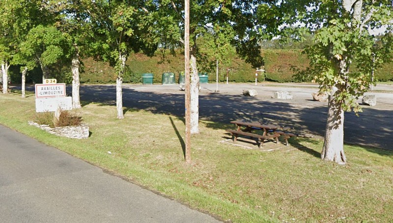 Aire de pique-nique - Salle polyvalente d'Availles-Limouzines