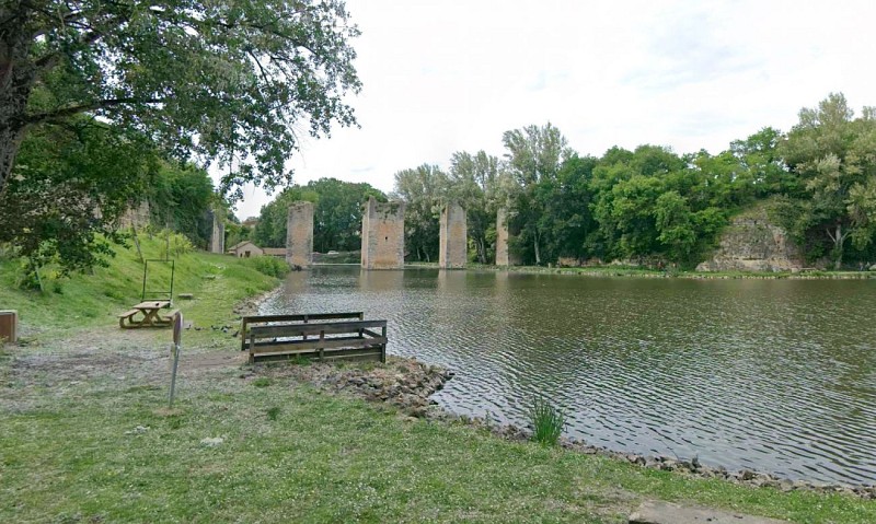 Aire de pique-nique - Étang de Lussac-les-Châteaux