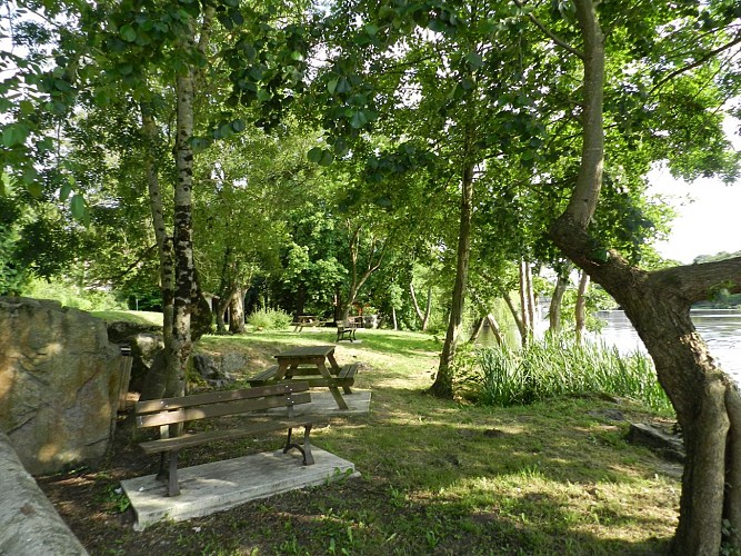 Aire de pique-nique de L'Isle Jourdain ©Isle Jourdain
