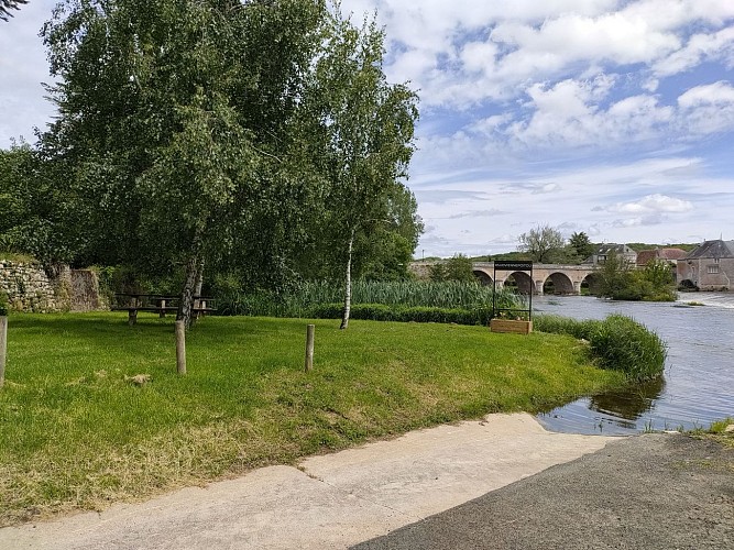 Aire de pique-nique de Saint Pierre de Maillé, aire face la Chapelle-min ©Saint-Pierre-de-Maillé (1)