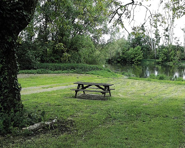 Aire de pique-nique - Étang de Morthemer