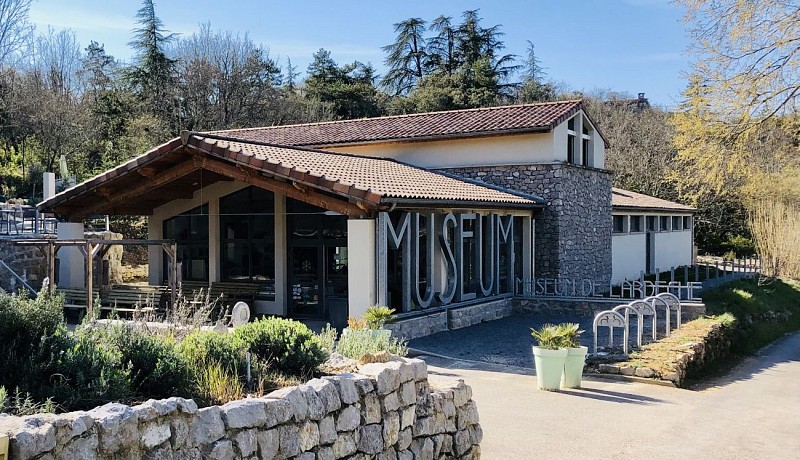 Muséum de l'Ardèche : fossiles et dinosaures
