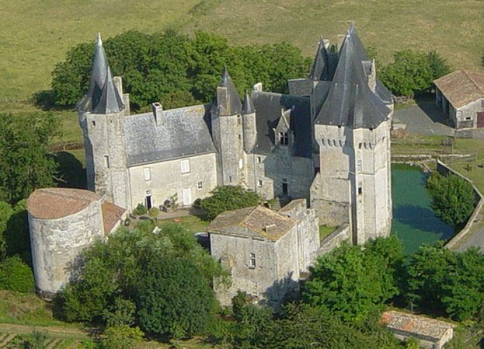 Le Château de Cherveux.