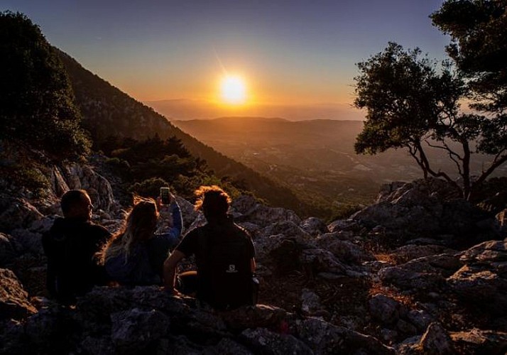 Randonnée guidée au coucher du soleil sur le Mont Profitis Ilias - Rhodes