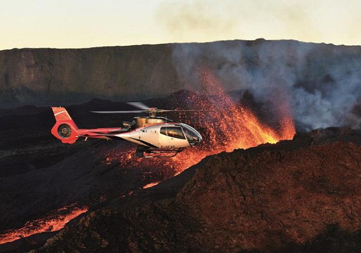 Survol en hélicoptère du volcan du Piton de la Fournaise à La Réunion (25 minutes) - Transferts inclus