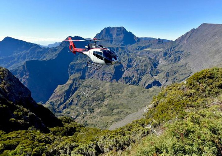 Survol en hélicoptère du volcan du Piton de la Fournaise à La Réunion (25 minutes) - Transferts inclus