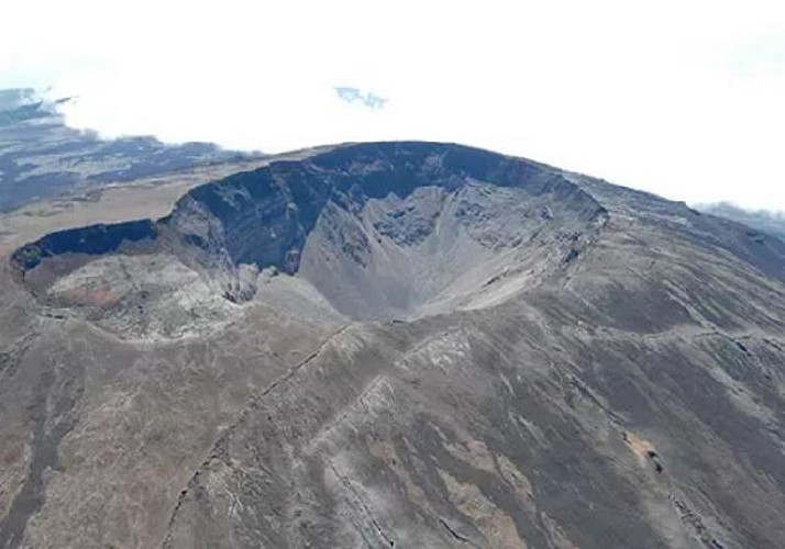Survol en hélicoptère du volcan du Piton de la Fournaise à La Réunion (25 minutes) - Transferts inclus