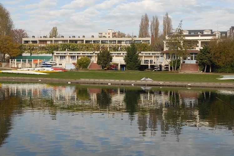 Plage de Champigny; Base nautique