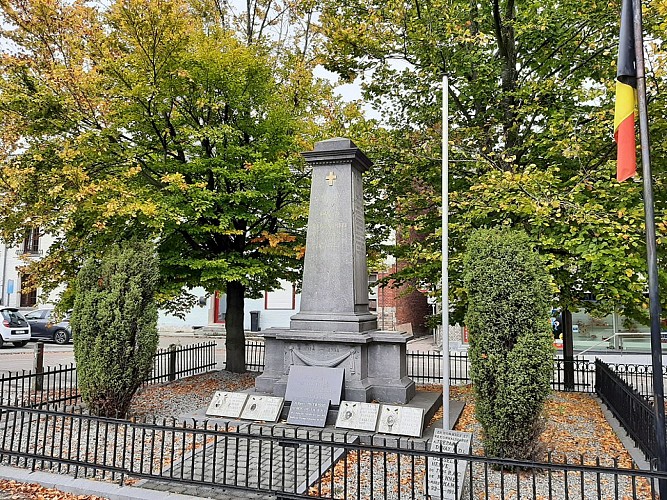 Ham-sur-Sambre Monument morts