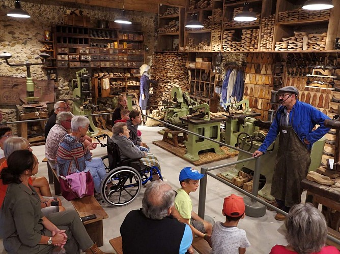 Musée " Histoire de la galoche"