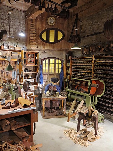 Musée " Histoire de la galoche"