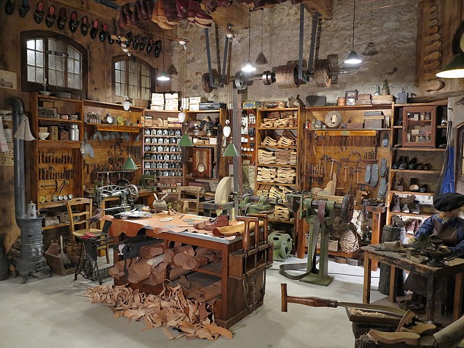 Musée " Histoire de la galoche"