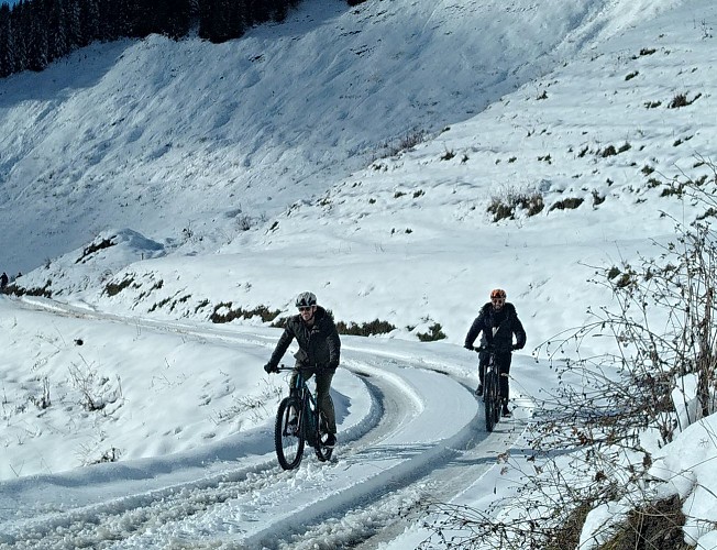 Electric mountain biking on snow: the big adventure