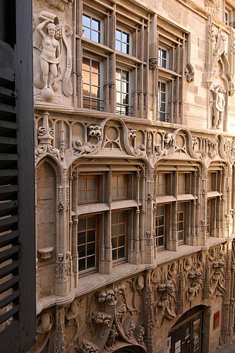 House of heads