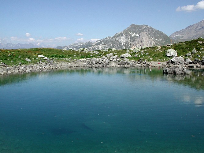 l'Etroit mountain lake