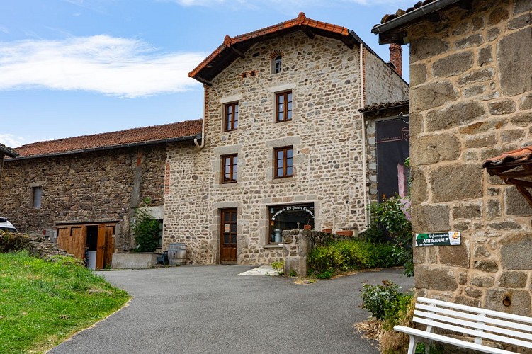 Fromagerie des hautes-chaumes - Handwerkliche Käserei in Sauvain