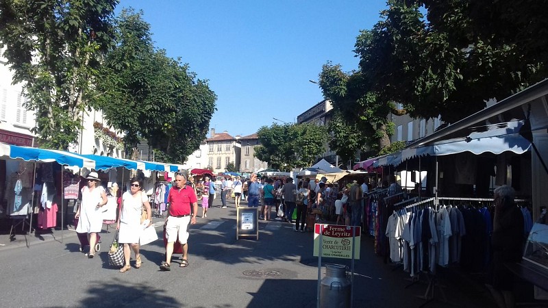Marché hebdomadaire de Maurs