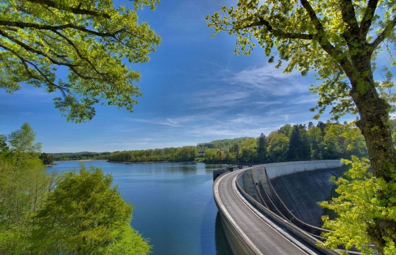 Saint-Étienne-Cantalès Dam