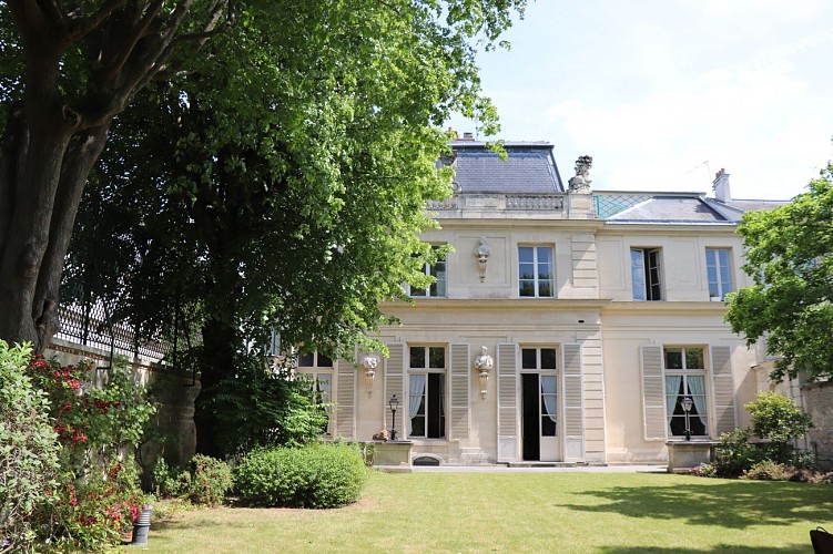 Hôtel de Noailles, een paviljoen dat middenin Saint-Germain verborgen ligt