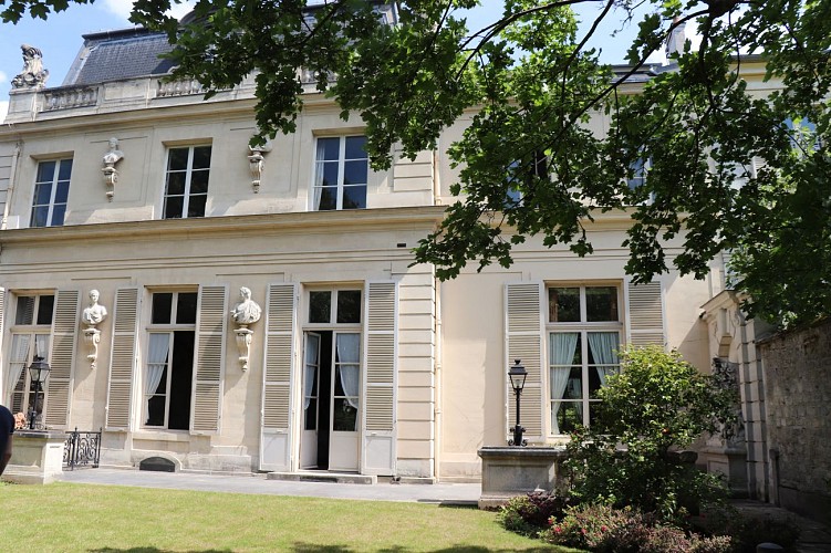 Hôtel de Noailles, een paviljoen dat middenin Saint-Germain verborgen ligt