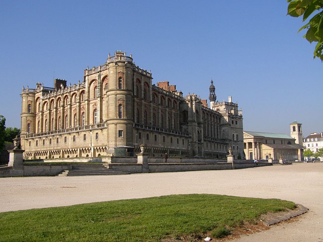 Entdecken Sie die Geschichte des Château-Vieux, historisches und architektonisches Kleinod